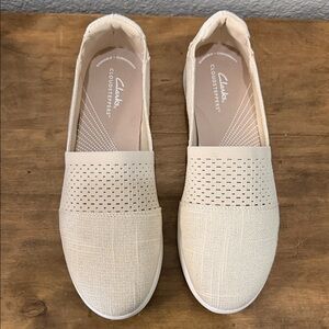 Clarks Cream Slip-On Cloudsteppers Perforated Flats size 9.5